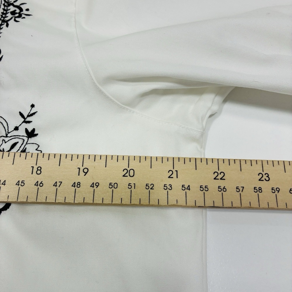 Foxcroft Wrinkle Free White Embroidered Button Shirt Women's Size 12 Classic Fit - Picture 8 of 15